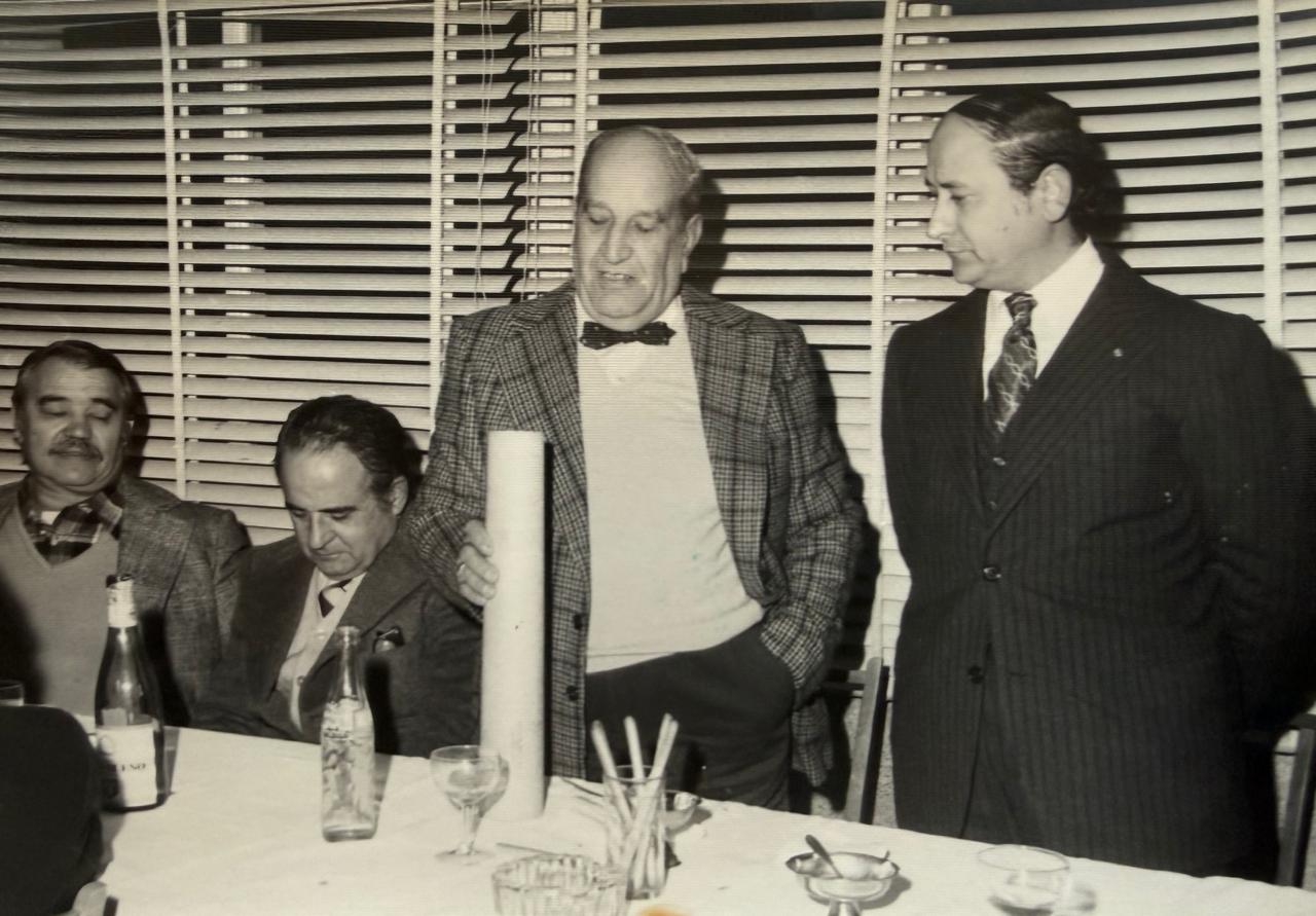 Reunión formal — décadas fundacionales